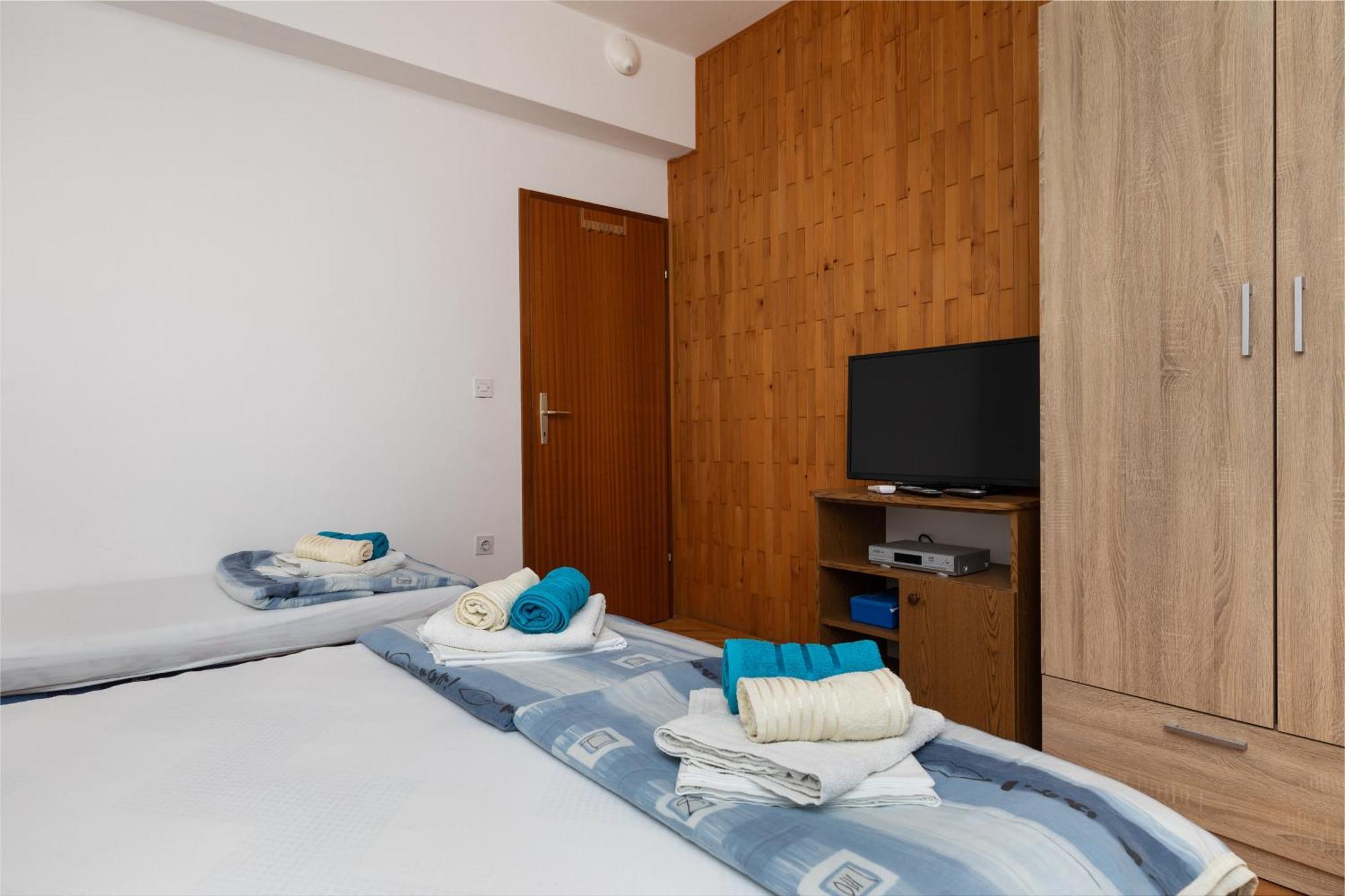 Apartments With A Parking Space Pisak, Omis - 5975 Номер фото